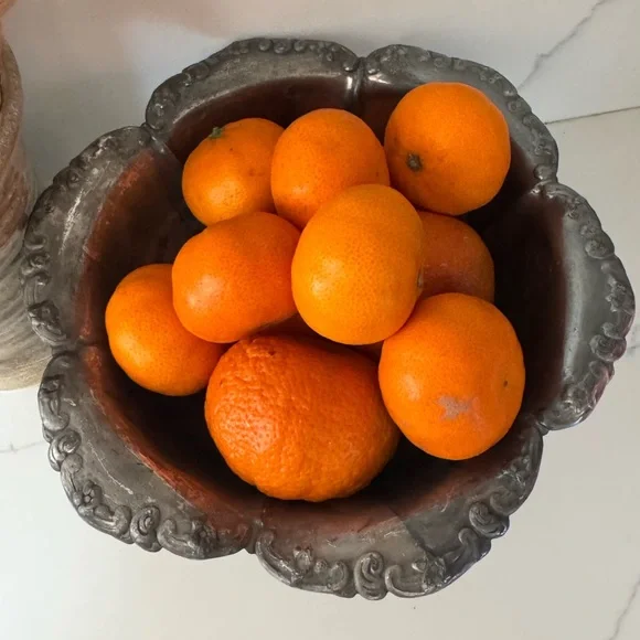 Beautiful antique silver plate floral kitchen bowl/fruit bowl - Picture 11 of 12